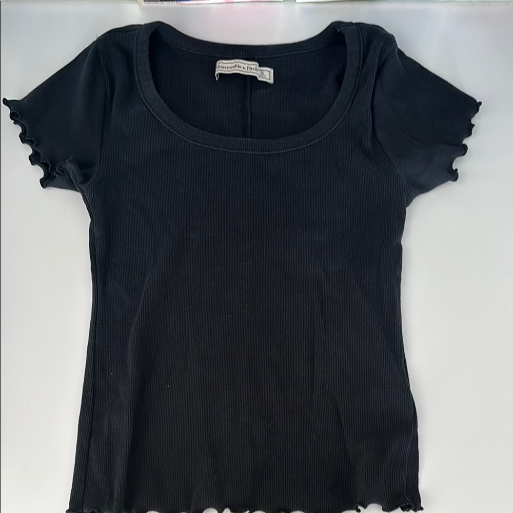Abercrombie & Fitch Black Ruffled Fitted T-Shirt
